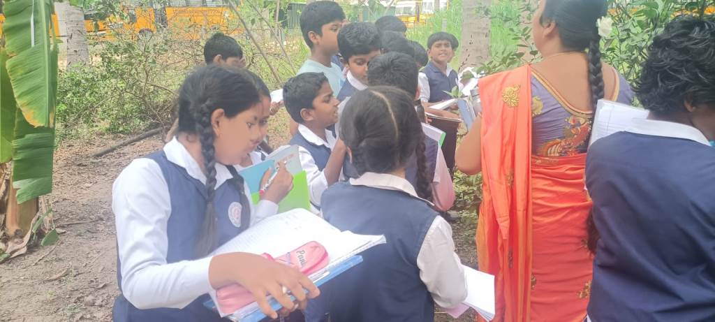 Grade 6 Students' Live Experience of Biology Class Photos