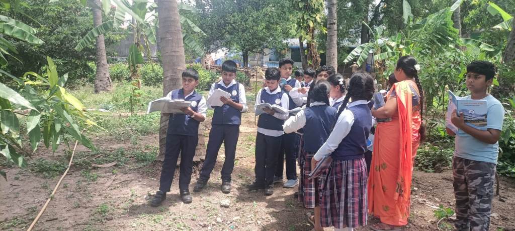 Grade 6 Students' Live Experience of Biology Class Photos